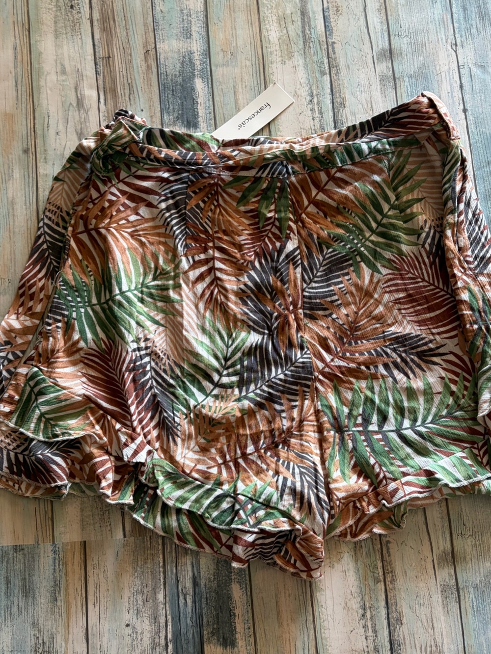 Francesca's Collections Brown Green Tropical Leaf Ruffle Shorts Size L NWT - Picture 2 of 7